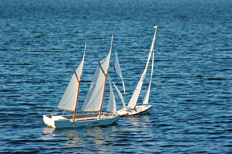 Model boat race