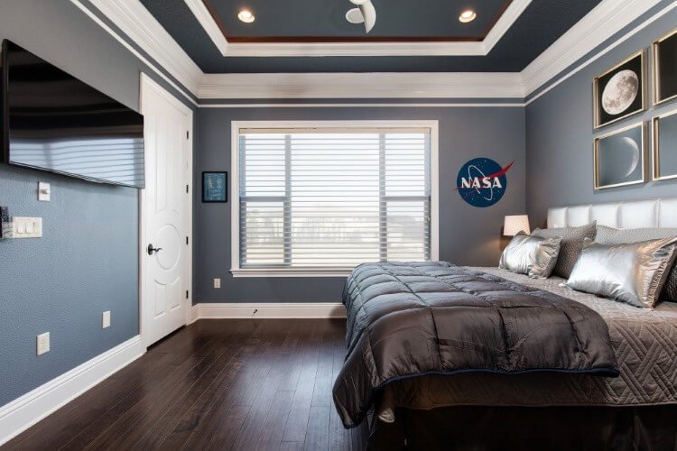 NASA-themed bedroom